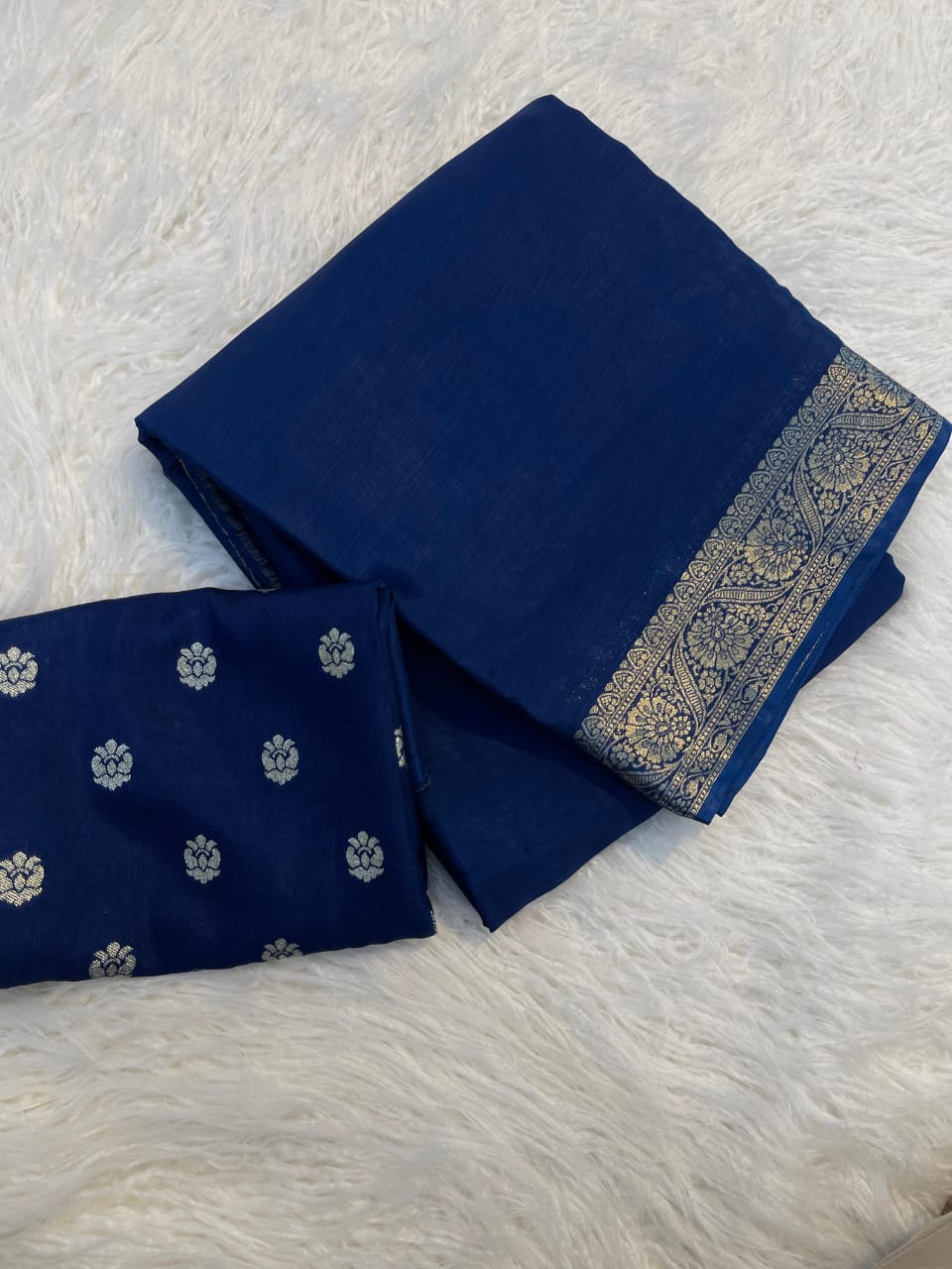 Saakshi Chinon Saree