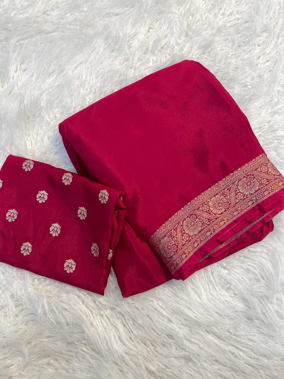 Saakshi Chinon Saree